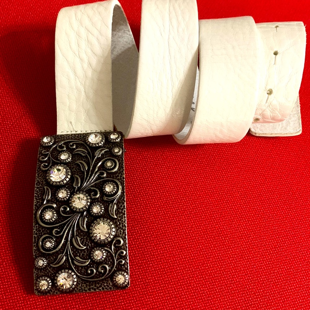 Like New🇨🇦Genuine Italian Leather Belt with Jewelled Buckle - Picture 8 of 12